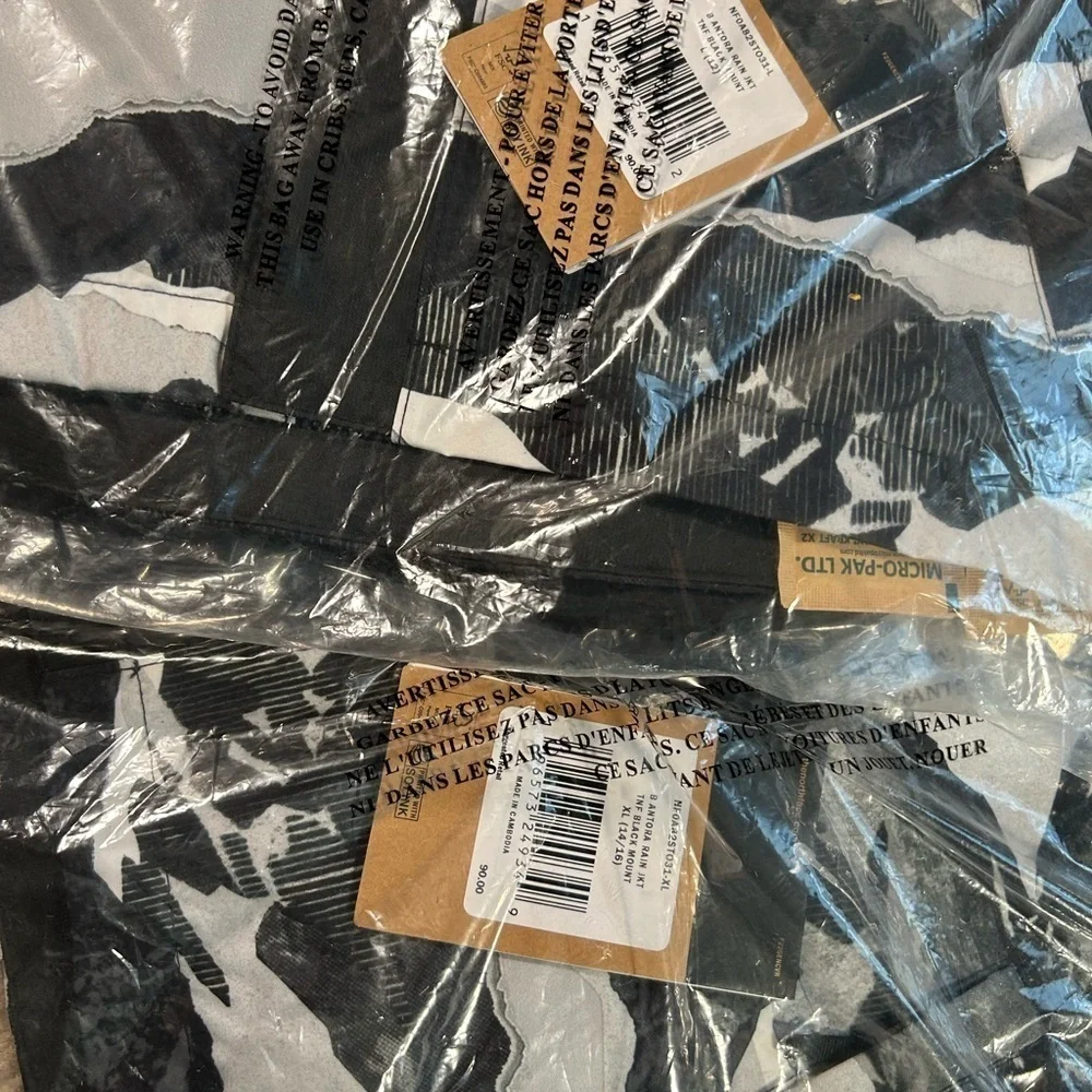 The north face Boys’ Antora Rain Jacket in TNF Black Mountain Traverse P…